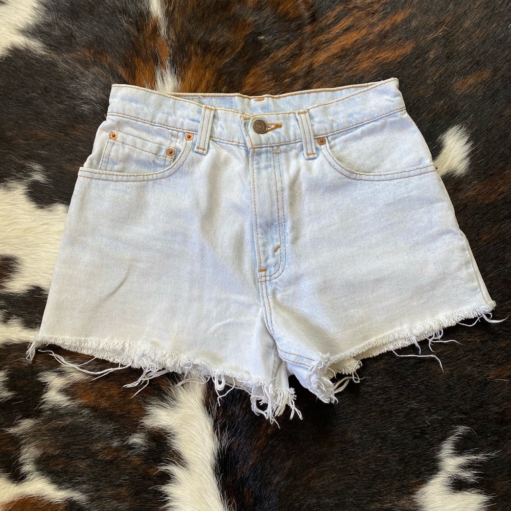 Levis cutoffs 550